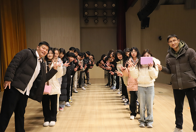 燃情破冰，追光前行 | 山東新華開展新生素質(zhì)拓展活動(dòng)